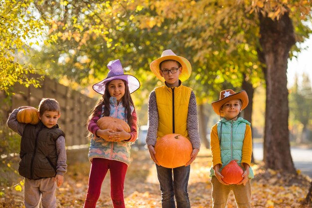 Halloween e tempo de ação de graças divertido para crianças