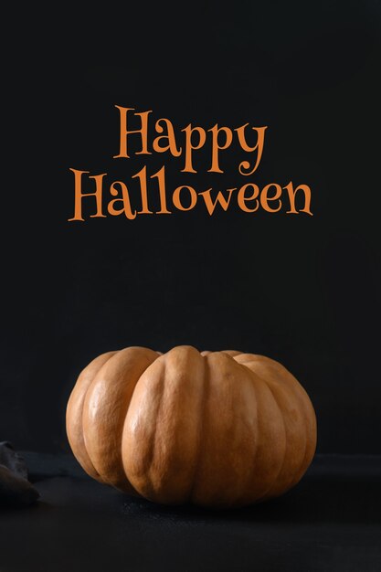Halloween-Feiertagskonzept mit Kürbis für festlichen Partytext Happy Halloween