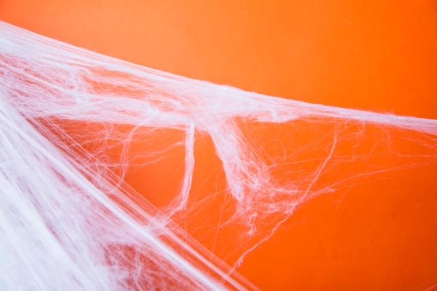 Halloween gruseliges Spinnennetz mit orangefarbenem Hintergrund