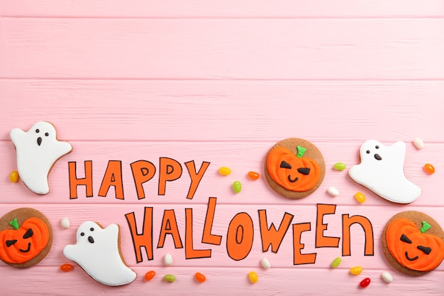 Halloween-Hintergrund mit Lebkuchen und anderen Süßigkeiten mit Platz für Text