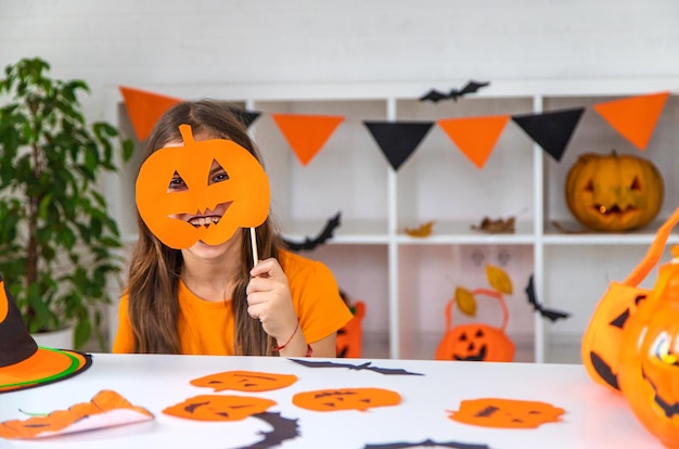 Halloween-Kinderheim-Feiertagsfreude Selektiver Fokus Kinder