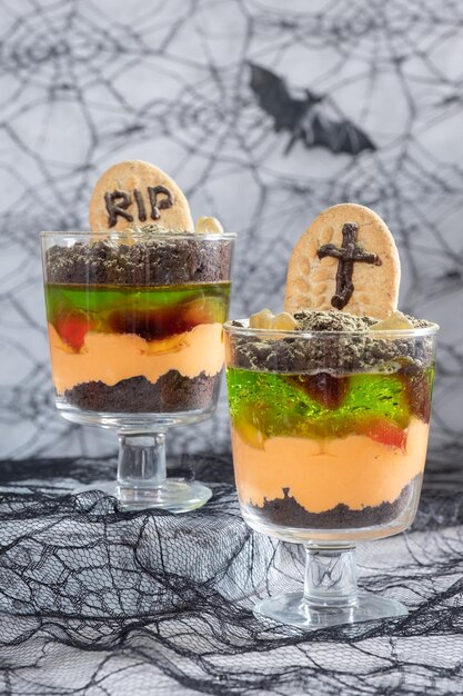 Halloween-Kleinigkeiten-Friedhofs-Dessertbecher