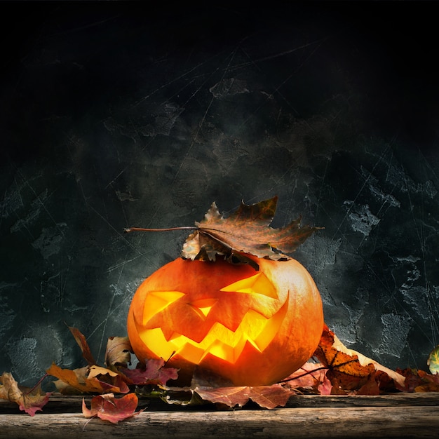 Halloween Kürbis Kopf Jack verlässt Holz
