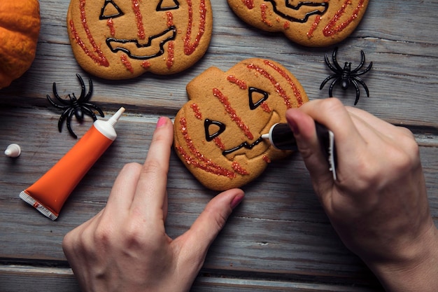 Halloween-Kürbis-Lebkuchenplätzchen