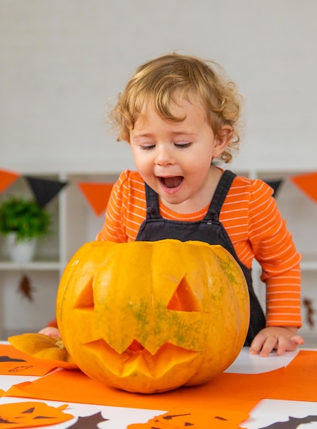 Halloween niños hogar vacaciones alegría enfoque selectivo niños