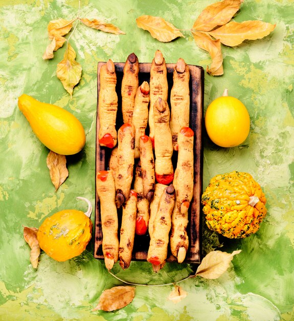 Halloween-Plätzchen mögen Finger