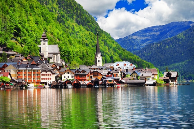 Hallstatt, bonita vila austríaca no lago