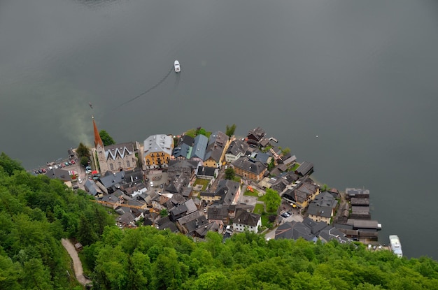 Hallstatt no barco do lago acima