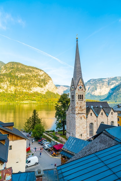 Hallstattdorf am Hallstatter See in den österreichischen Alpen