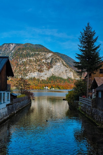 Hallstatter Ver lago lago de montanha na Áustria.