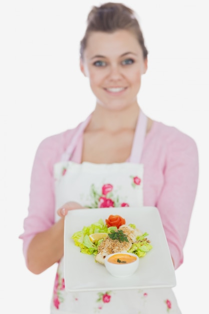 Halteplatte der jungen Frau der gesunden Mahlzeit