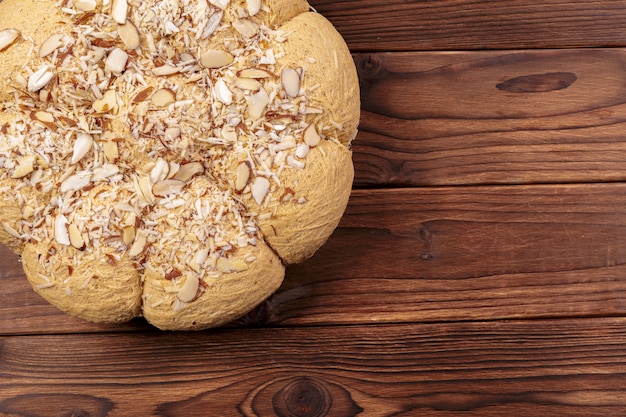 halva de girasol sobre la mesa