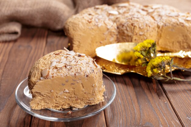 halva de girasol sobre la mesa