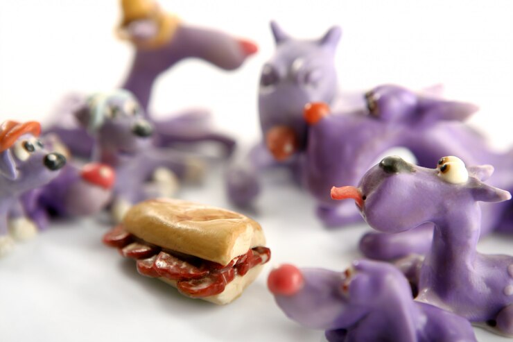 Foto hambre hecha a mano de plastilina perros, carne para comer.