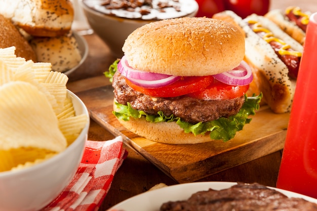 Hamburger mit Pommes