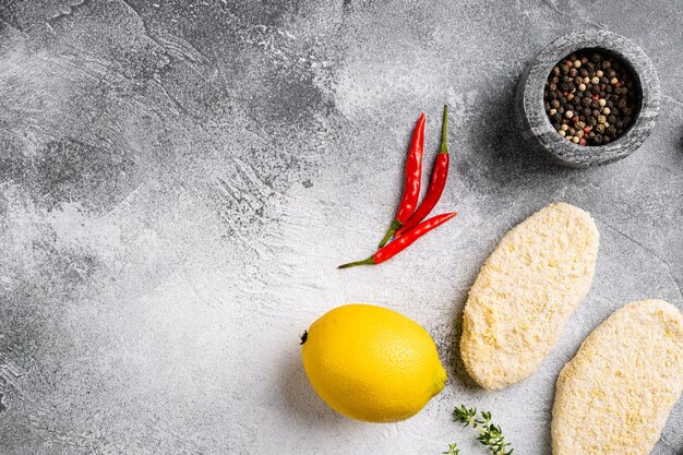 Hambúrguer de bolo de peixe em fundo de mesa de pedra cinza vista superior plana com espaço de cópia para texto