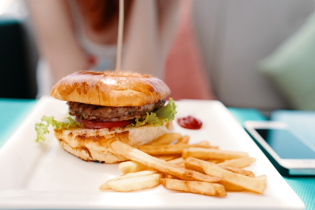 Foto hambúrguer de fast-food.