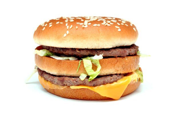 hambúrguer duplo em fundo branco