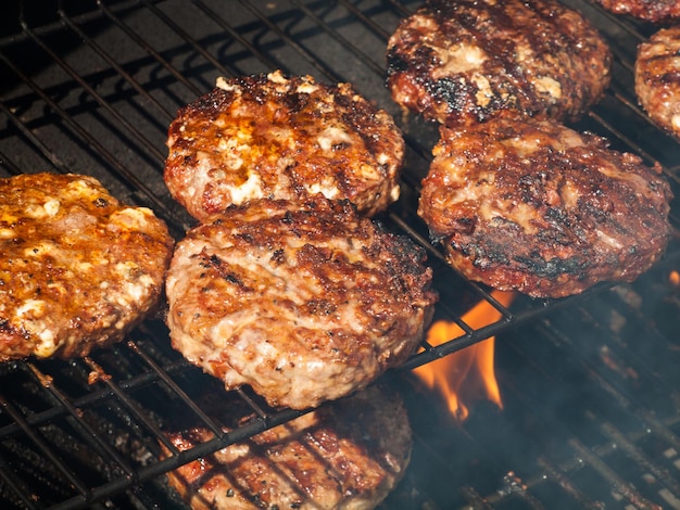 Hambúrguer gourmet parries na grelha.