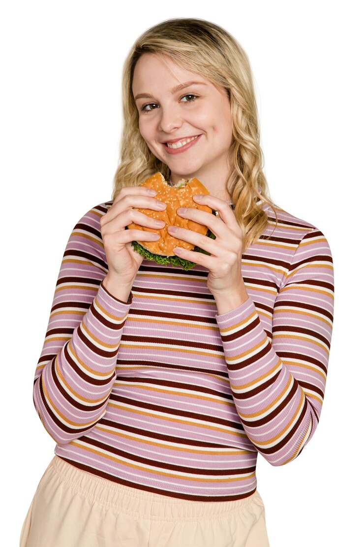 Foto hambúrguer png adesivo mulher comendo almoço fundo transparente