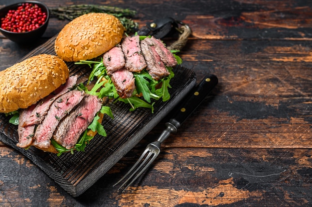 Hamburguesa con filete de ternera, rúcula y espinacas