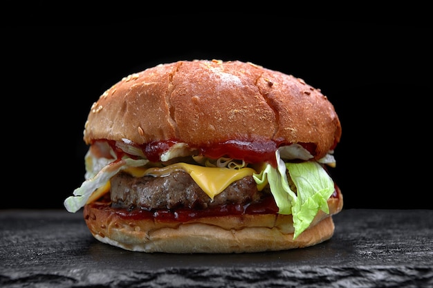 Hamburguesa, hamburguesa con queso, hamburguesa con chuleta de carne, queso, lechuga y tomate