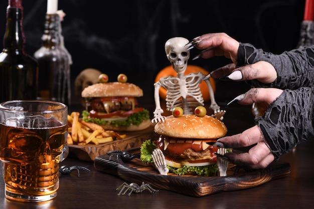 Foto la hamburguesa del monstruo de halloween