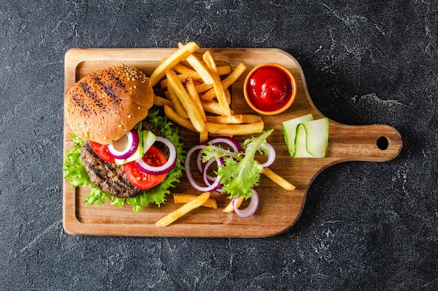 Hamburguesa a la Plancha con Lechuga Tomate Cebolla Roja