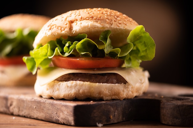 Hamburguesa con queso de cerca