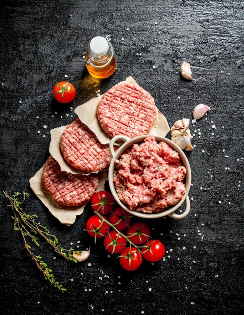 Hamburguesa de ternera picada con aceite de tomate y ajo