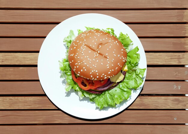 Foto hamburguesa vegetariana en el banco