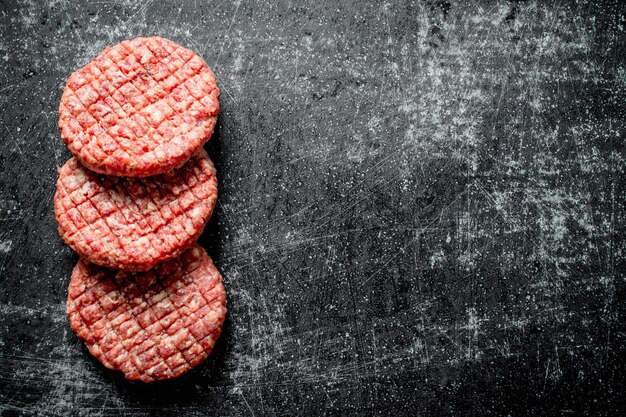 Foto hamburguesas de carne cruda