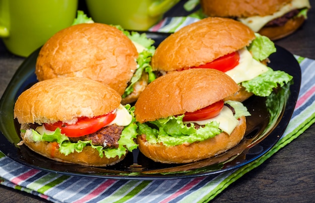 Hamburguesas de queso cocinadas en casa