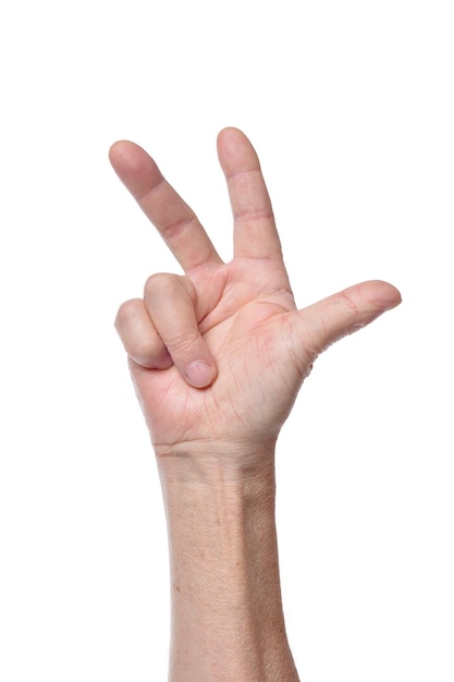 Hand der älteren Frau, die drei Finger lokalisiert auf weißem Hintergrund zeigt