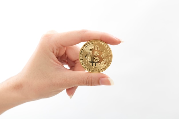 Hand der Frau Bitcoin halten