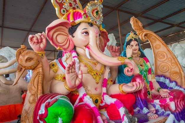 Hand des hinduistischen Gottes Ganesha während des Festivals