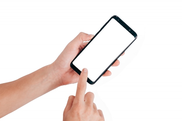 Hand, die Handy hält und den Touch Screen lokalisiert auf weißem Hintergrund verwendet