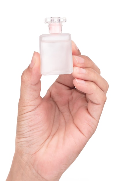 Hand, die Parfümflasche lokalisiert auf weißem Hintergrund hält