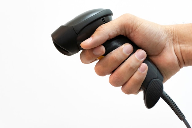 Hand hält Barcode-Scanner