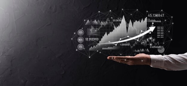 Hand halten Verkaufsdaten und Wirtschaftswachstumsdiagramm. Unternehmensplanung und Strategie. Analyse des Börsenhandels. Finanz- und Bankwesen. Digitales Marketing der Technologie. Profit und Wachstumsplan.