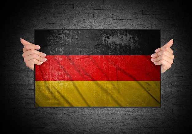 Hand mit Flagge von Deutschland