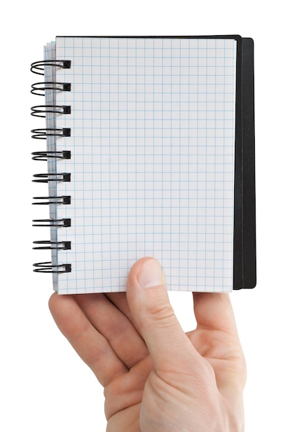 Hand mit Notizbuch des leeren weißen Papiers