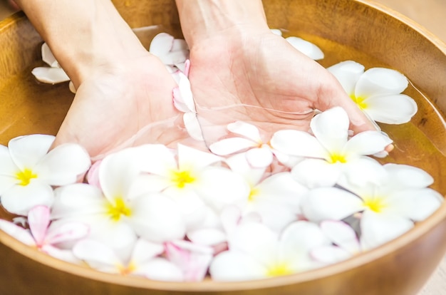 Hand Spa Behandlung.