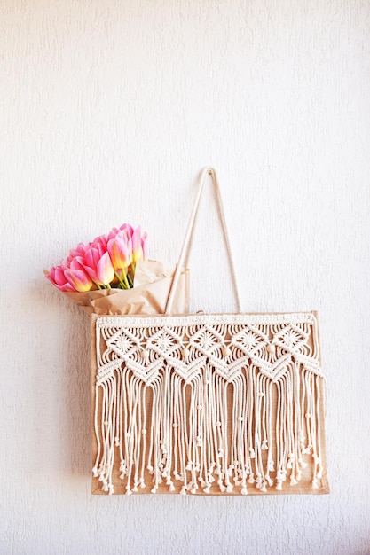 Handgefertigte Einkaufstasche aus Jute mit Makramee-Dekor Öko-Tasche für Damen aus Jute und Baumwollseil mit Blumen Shopper im skandinavischen Stil Beigetöne nachhaltige Modeaccessoires Zero Waste Lifestyle