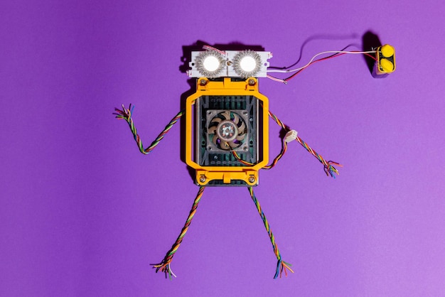 Handgefertigter Roboter flach auf der Arduino-Plattform DIY AI STEAMLila HintergrundStem-Ausbildung für Kinder und Jugendliche Robotik und Elektronik