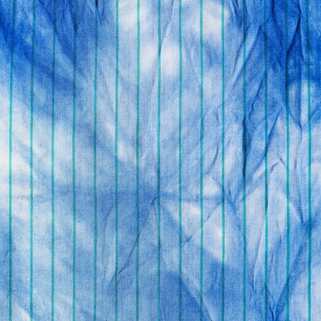 Handgefertigtes blaues Shibori-Muster auf Seide