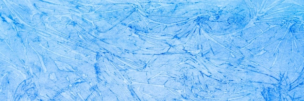 Handgemachte diy Malerei der blauen abstrakten Kunst des Aquarells auf strukturiertem Papierhintergrund. aquarell hintergrund. bemalte frostige eiskalte Oberfläche mit unterbrochenen Linien