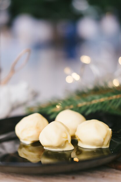 Handgemachte hausgemachte Süßigkeiten an Weihnachten.