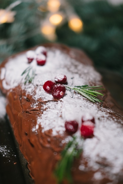 Handgemachte hausgemachte Süßigkeiten auf einem Weihnachtshintergrund. Kochen. Tonen