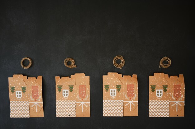 Handgemachte Weihnachtsgeschenkboxen, Schokoladenbonbons. Neujahr. DIY-Verpackung. Zero Waste im Winterurlaub